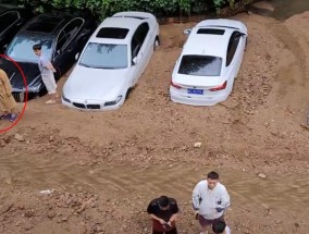 “劫已渡，心已安！”河南白云山景区被困游客已下山，穿睡衣从泥沙中刨车辆